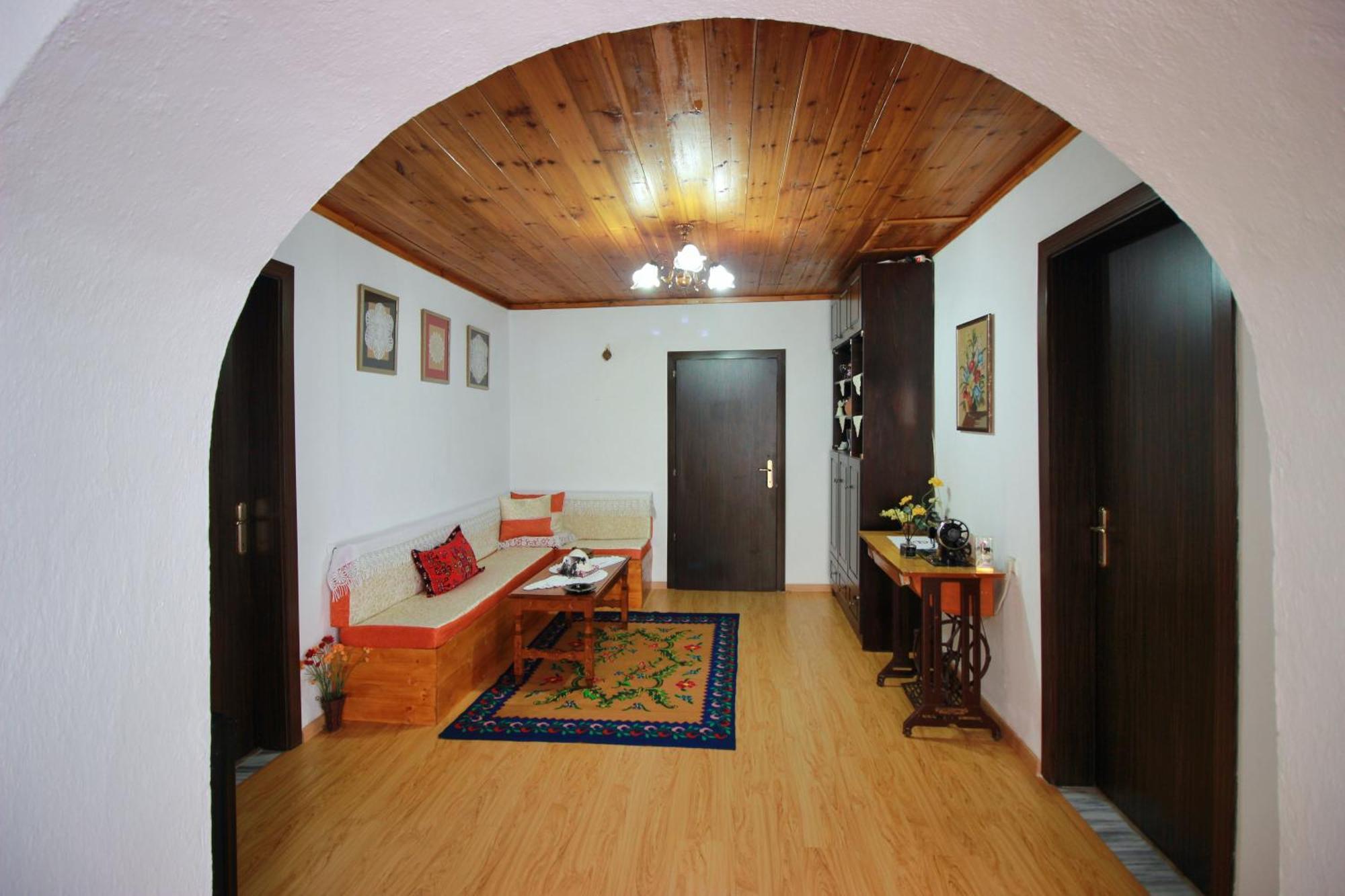 Guest House Denis Gjirokastër Exteriör bild